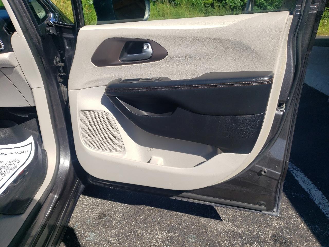 Chrysler Pacifica Touring FWD 2017