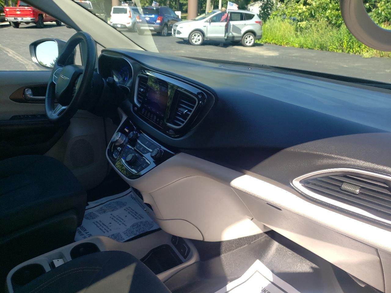 Chrysler Pacifica Touring FWD 2017