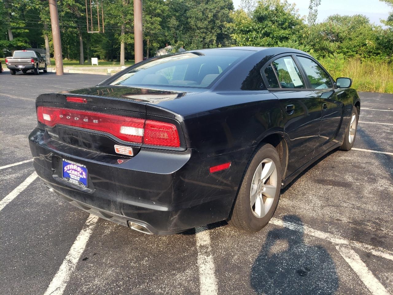 Dodge Charger 4dr Sdn SE RWD 2011