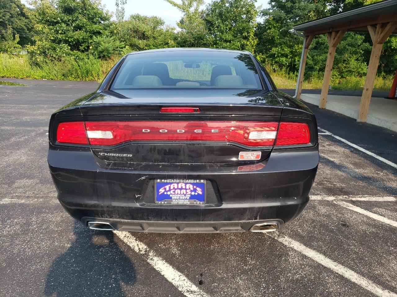 Dodge Charger 4dr Sdn SE RWD 2011