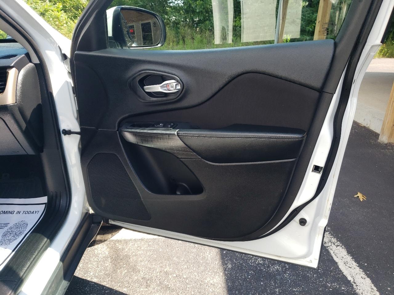 Jeep Cherokee 4WD 4dr Latitude 2015