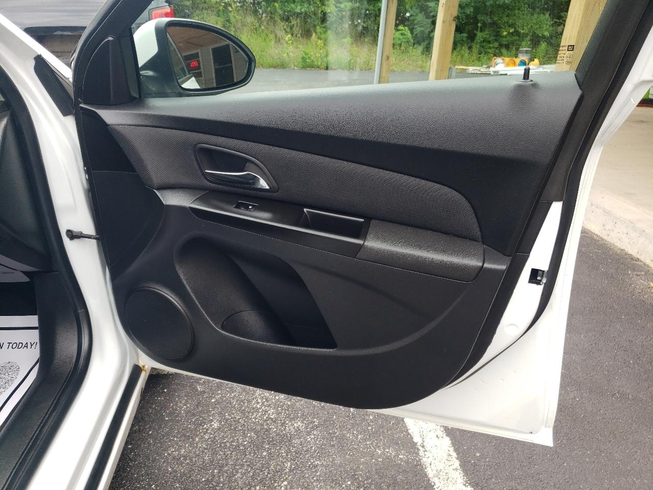Chevrolet Cruze 4dr Sdn LT w/1FL 2012