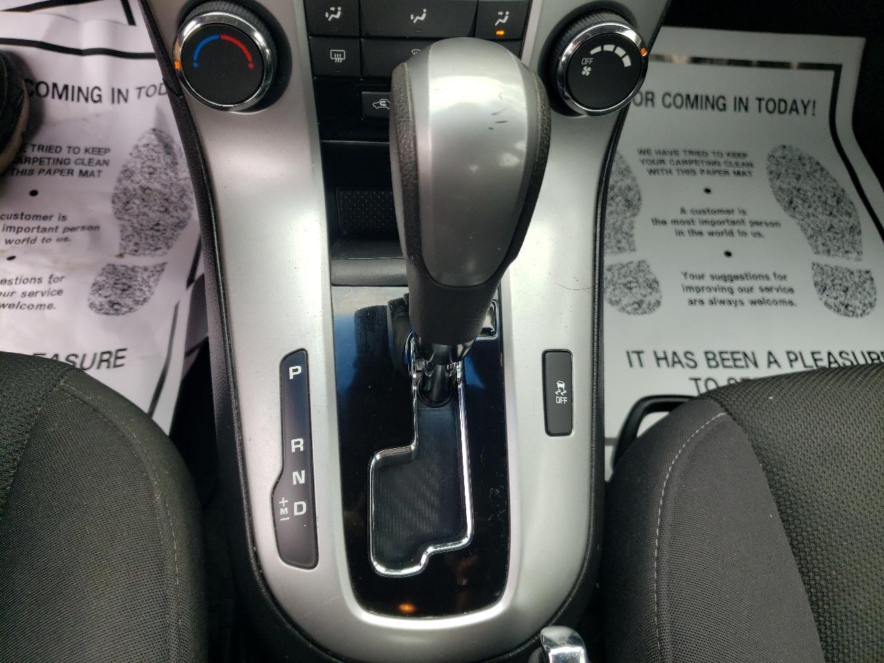 Chevrolet Cruze 4dr Sdn LT w/1FL 2012