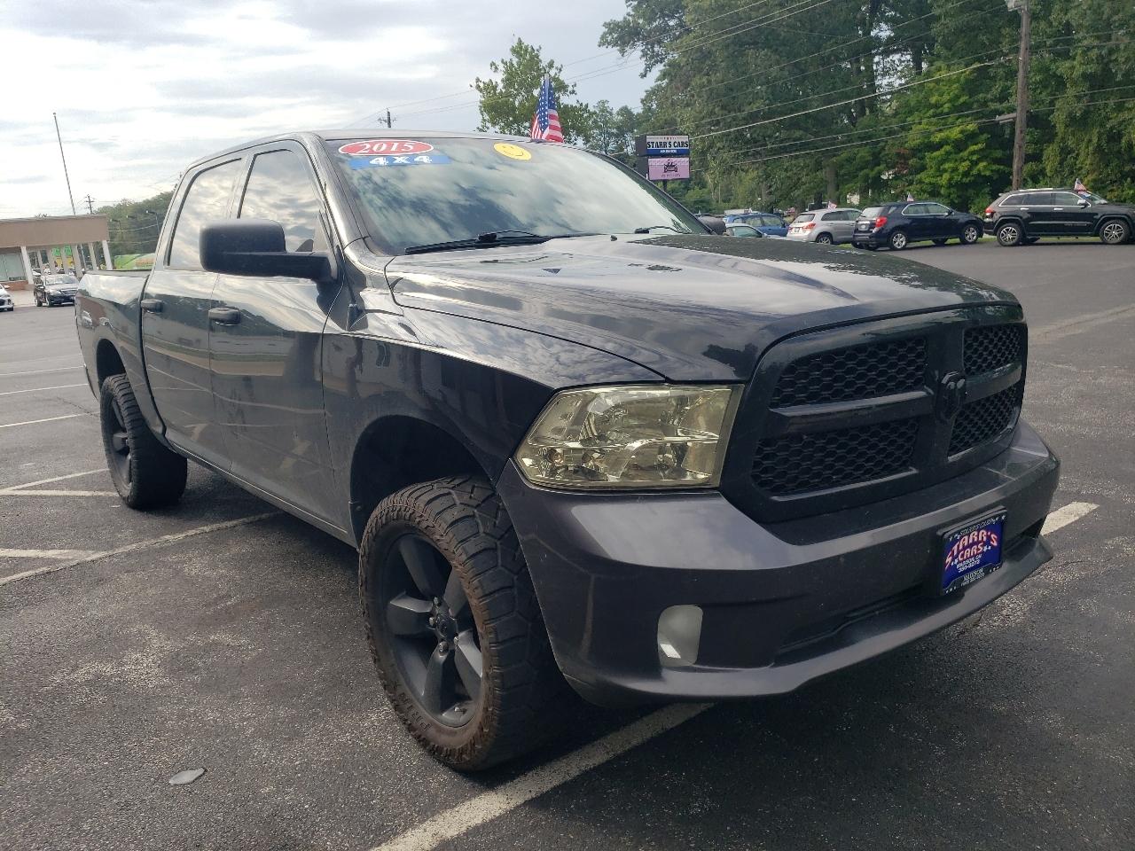 RAM 1500 4WD Crew Cab 140.5" Express 2015
