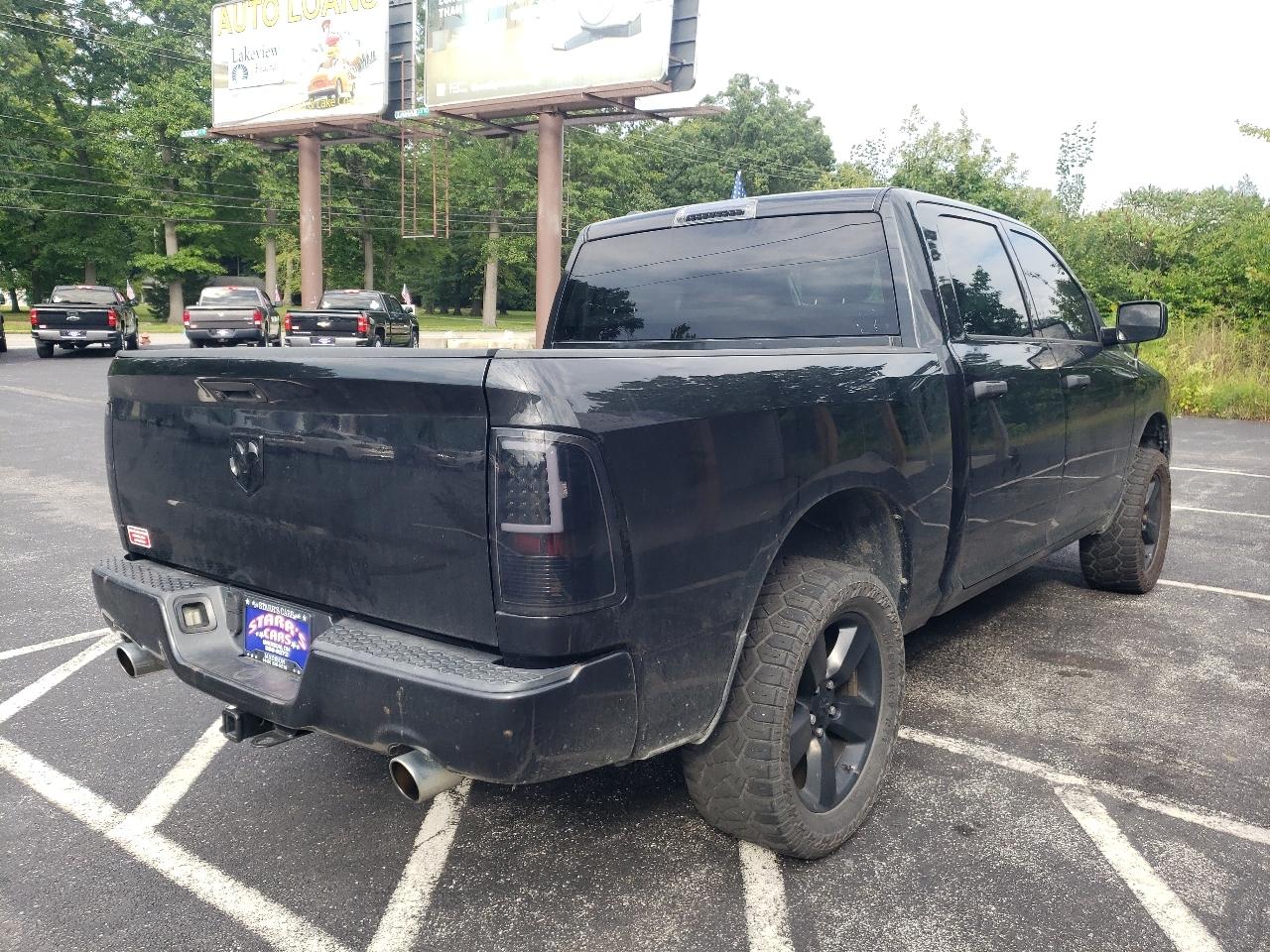 RAM 1500 4WD Crew Cab 140.5" Express 2015