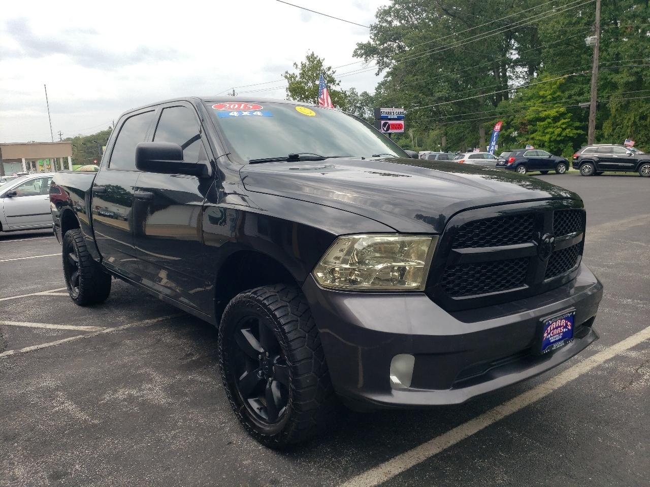 RAM 1500 4WD Crew Cab 140.5" Express 2015