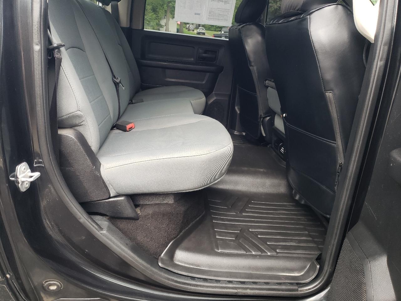 RAM 1500 4WD Crew Cab 140.5" Express 2015