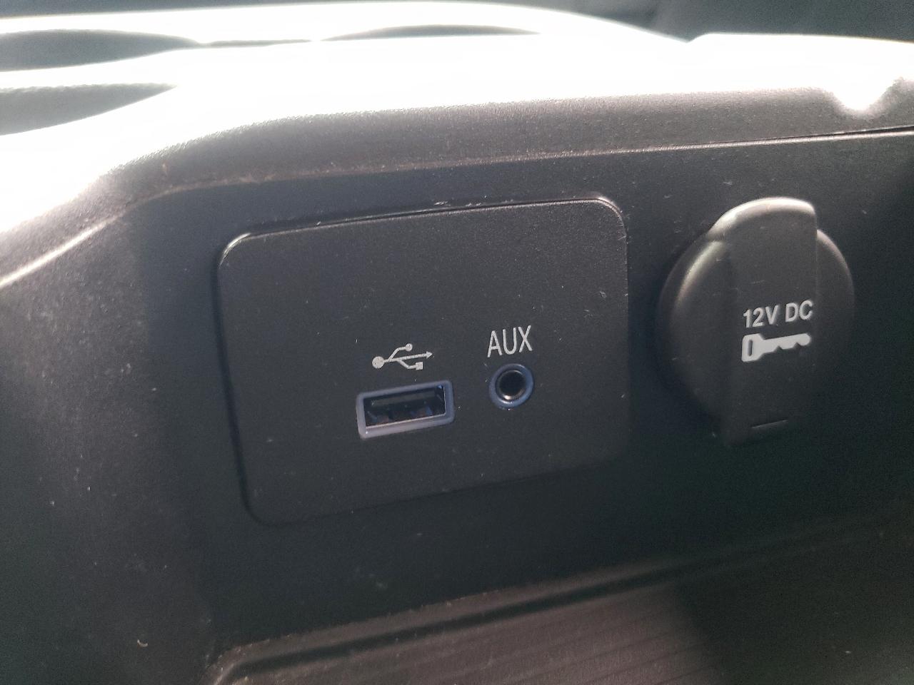 RAM 1500 4WD Crew Cab 140.5" Express 2015