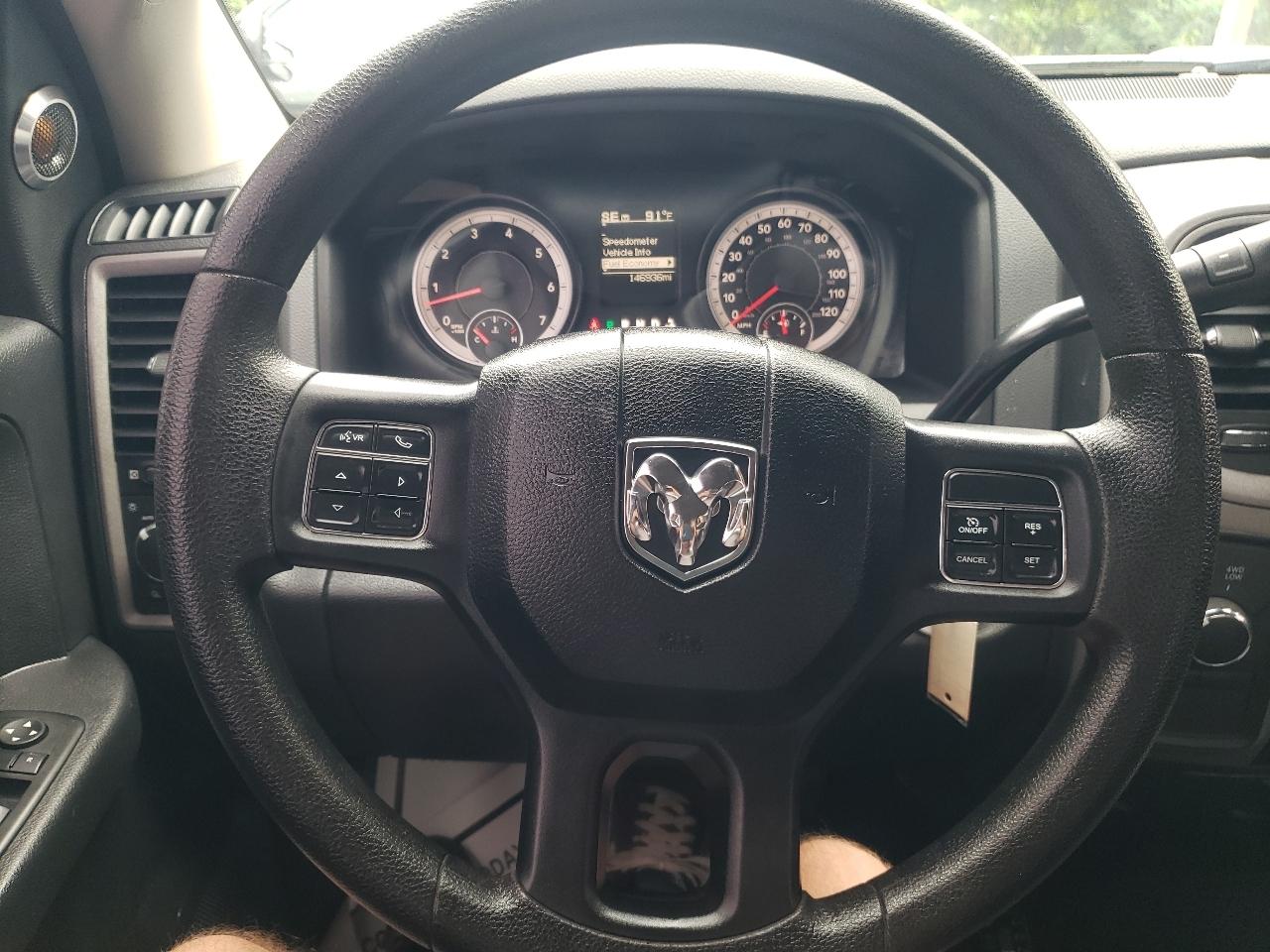 RAM 1500 4WD Crew Cab 140.5" Express 2015