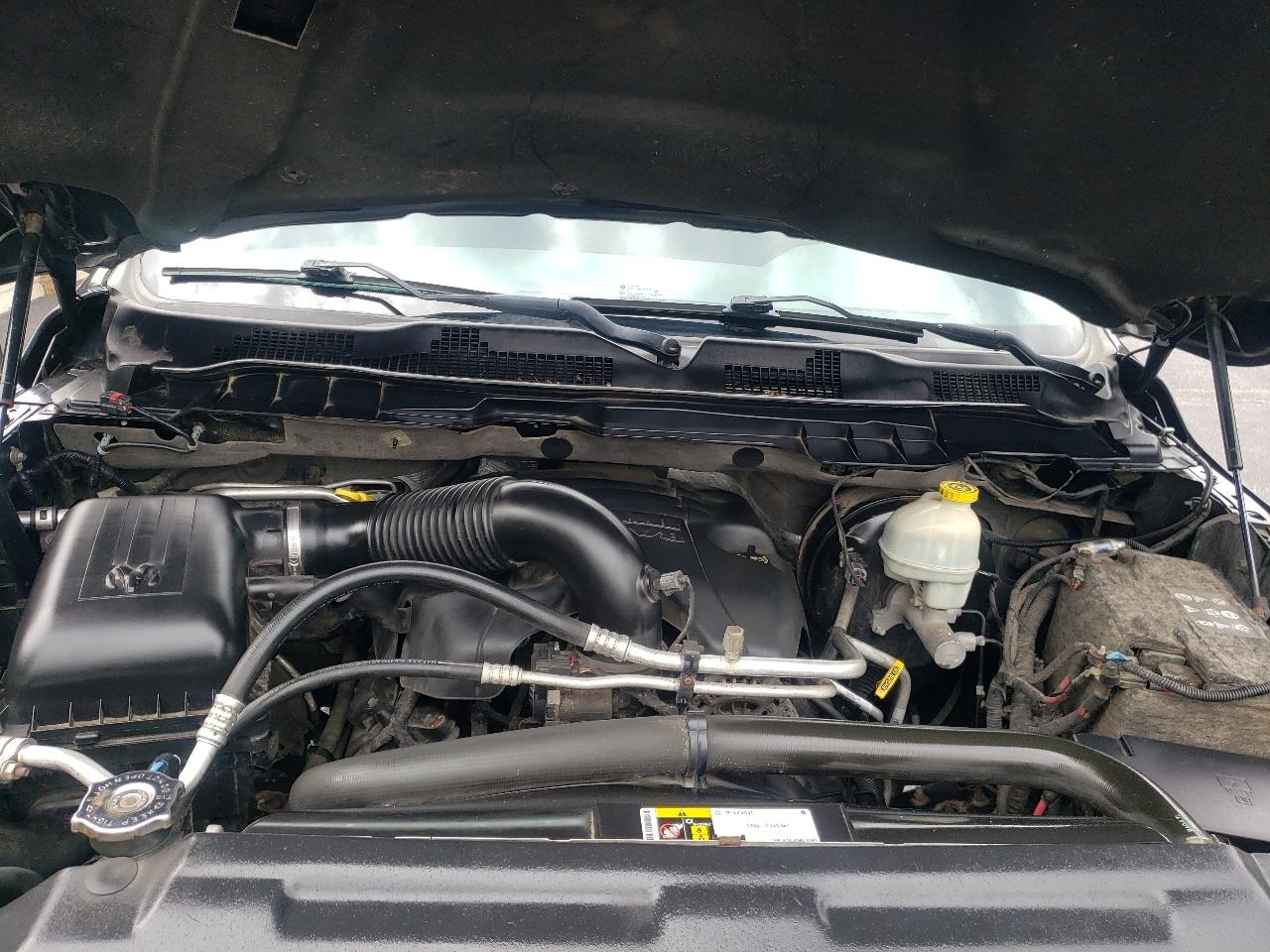 RAM 1500 4WD Crew Cab 140.5" Express 2015