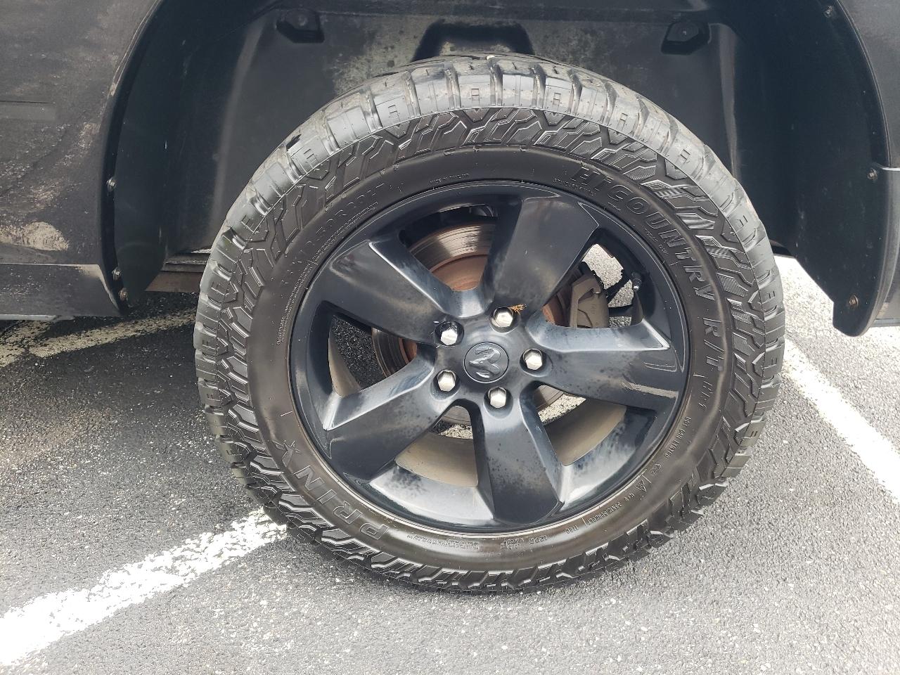 RAM 1500 4WD Crew Cab 140.5" Express 2015