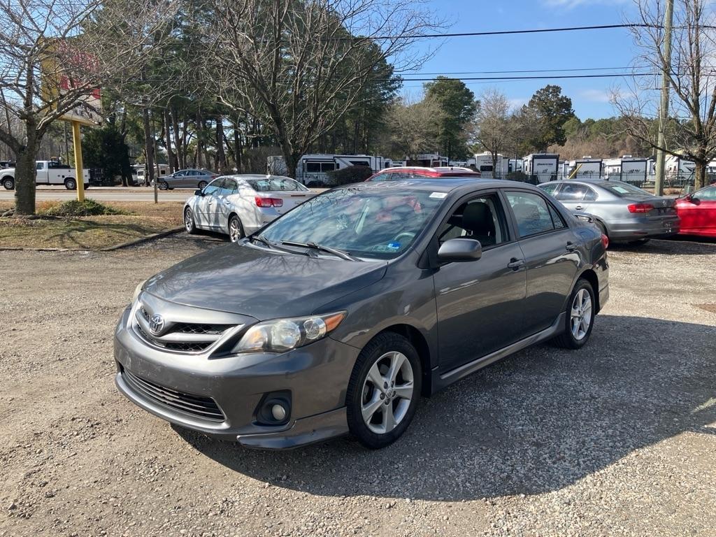 Toyota Corolla S 5-Speed MT 2012