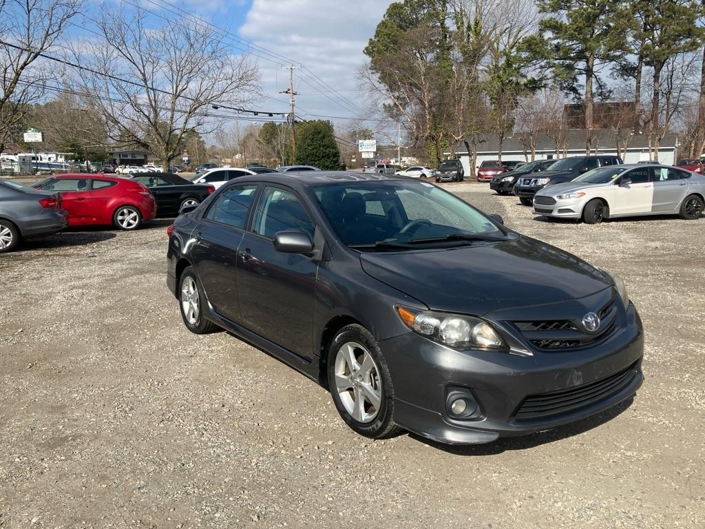 Toyota Corolla S 5-Speed MT 2012