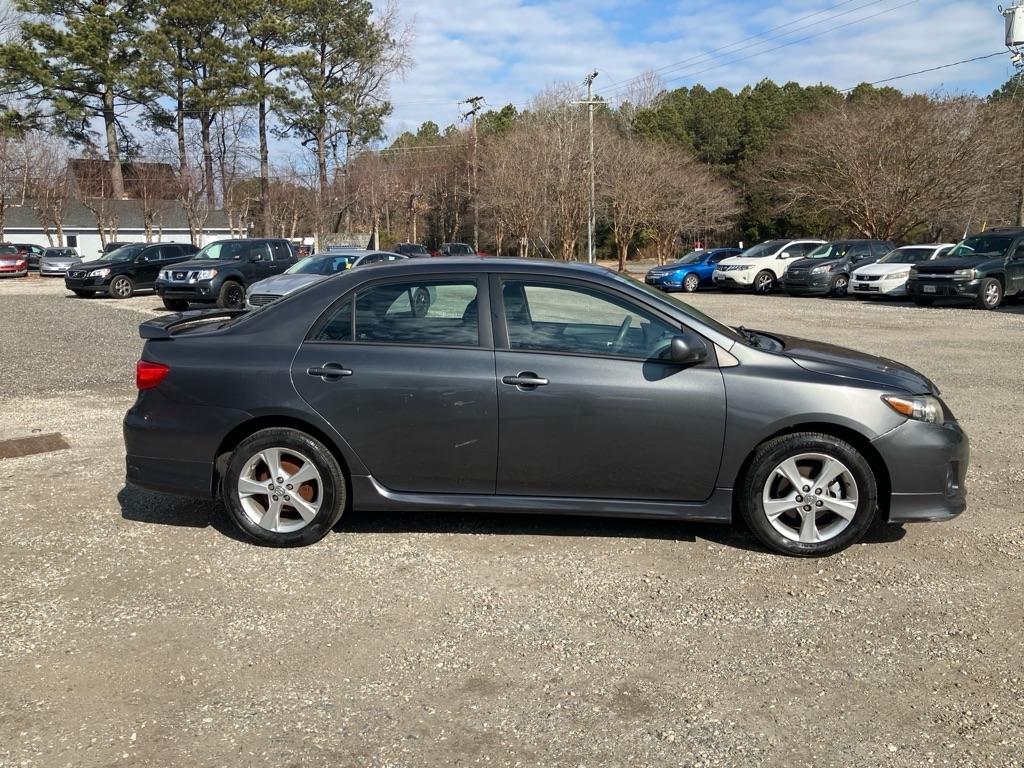 Toyota Corolla S 5-Speed MT 2012