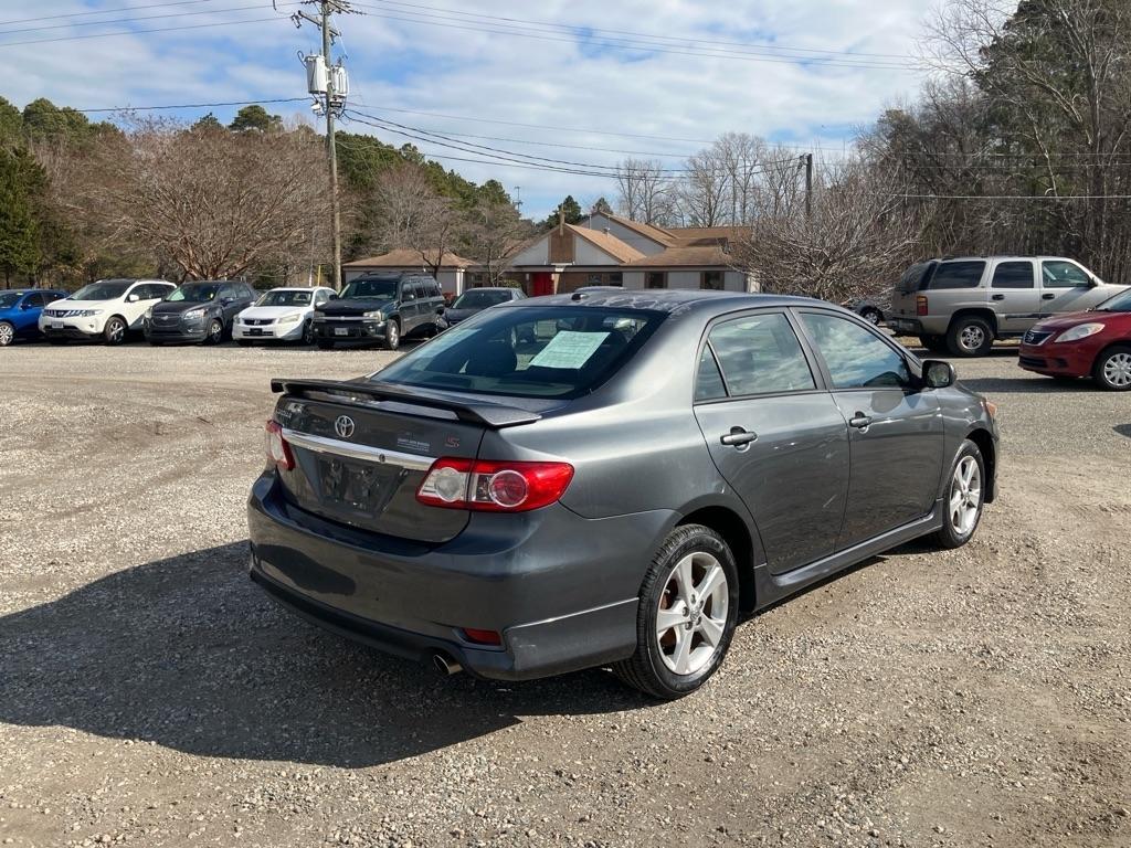 Toyota Corolla S 5-Speed MT 2012