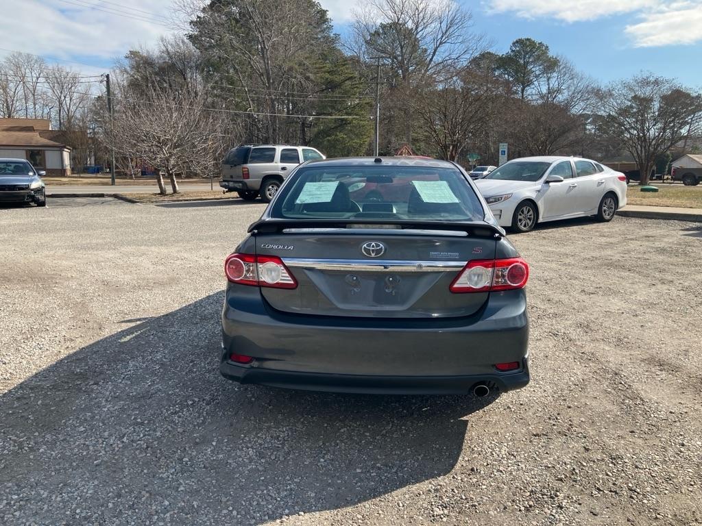 Toyota Corolla S 5-Speed MT 2012