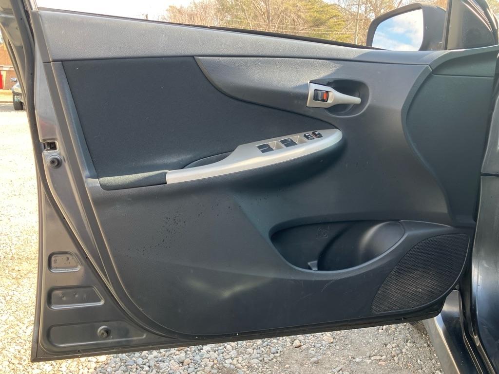 Toyota Corolla S 5-Speed MT 2012