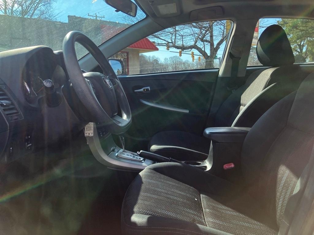 Toyota Corolla S 5-Speed MT 2012