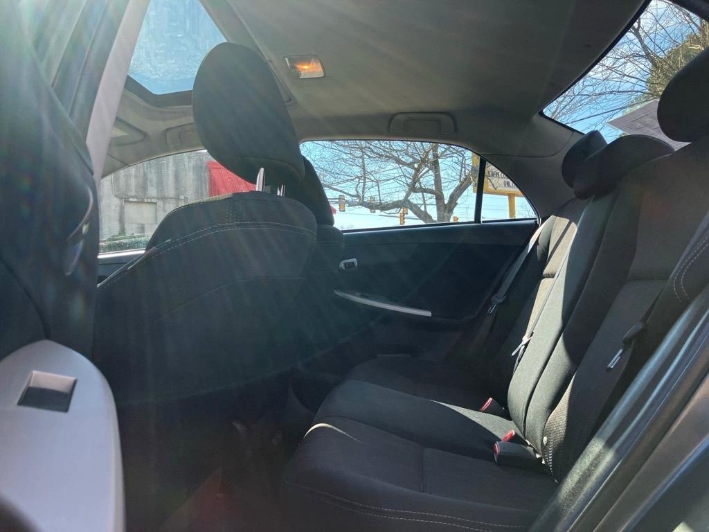 Toyota Corolla S 5-Speed MT 2012