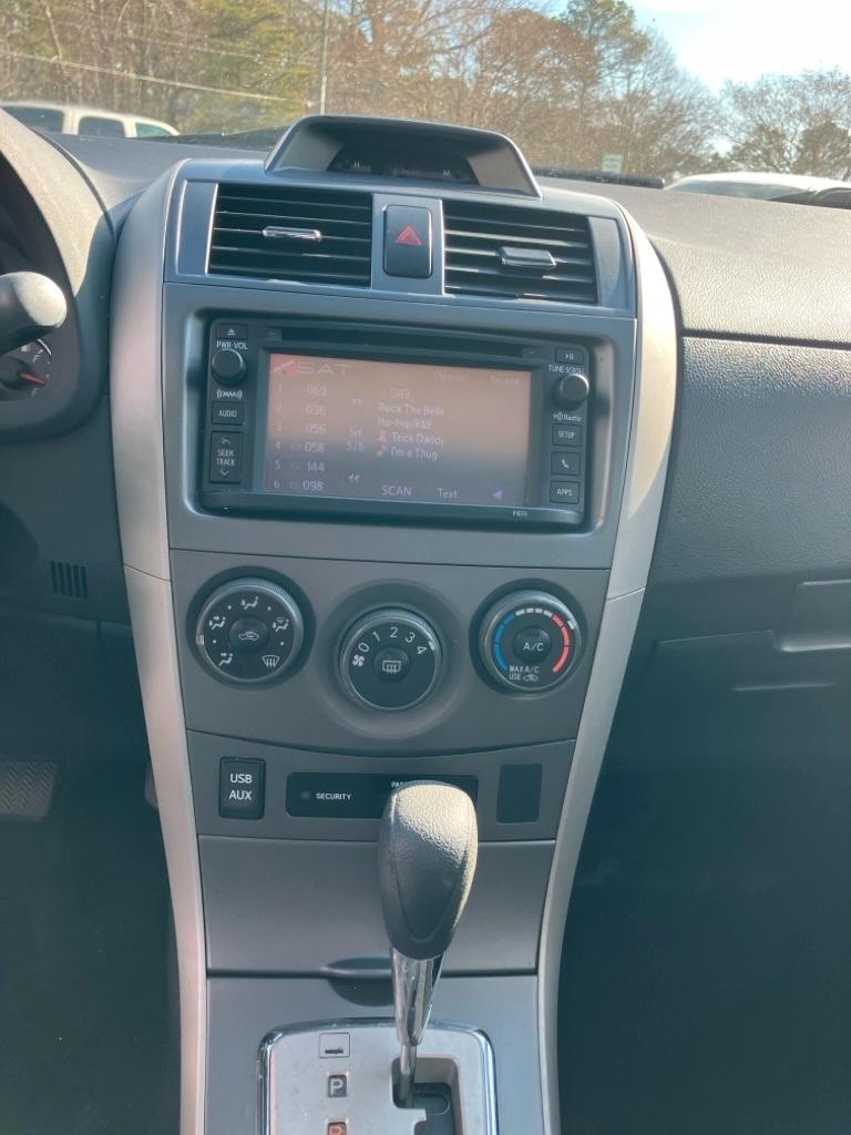 Toyota Corolla S 5-Speed MT 2012