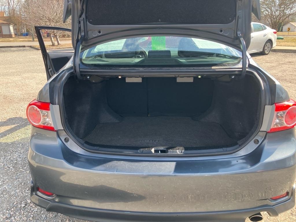 Toyota Corolla S 5-Speed MT 2012