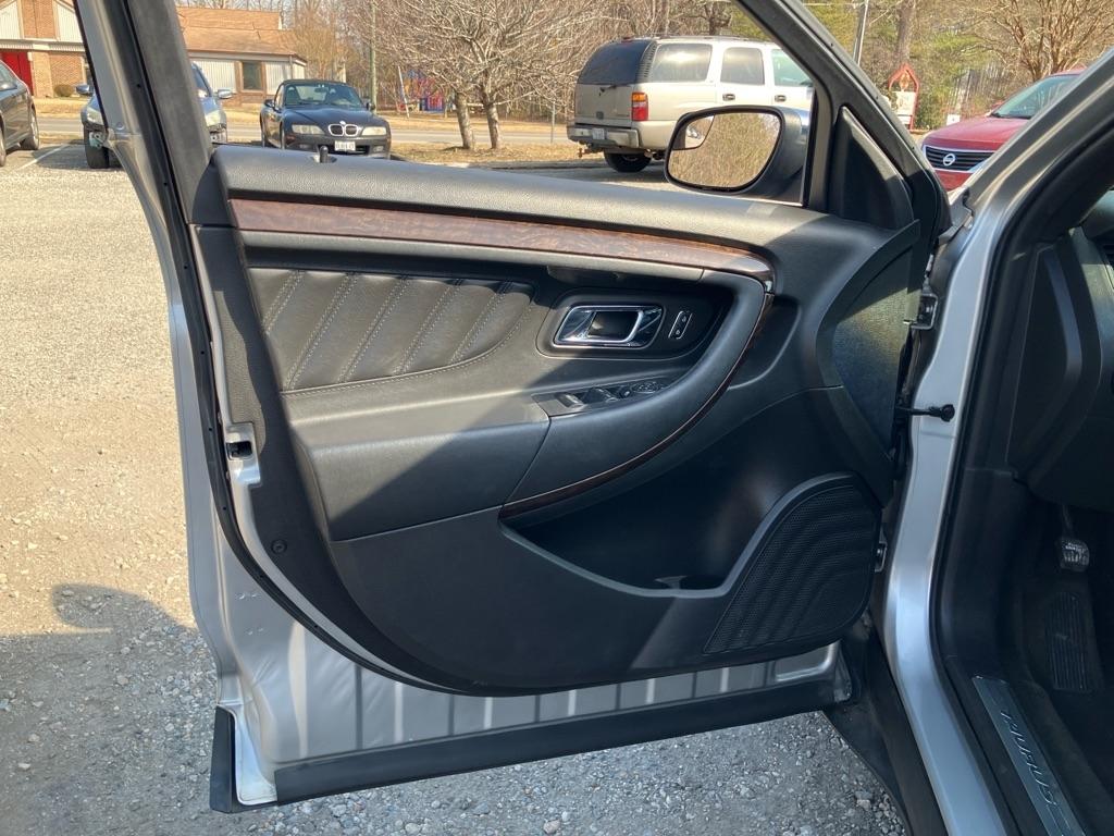 Ford Taurus Limited FWD 2013