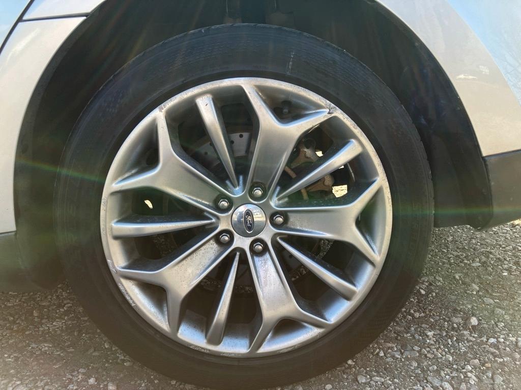 Ford Taurus Limited FWD 2013