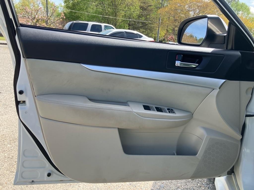 Subaru Legacy 2.5i Premium 2011