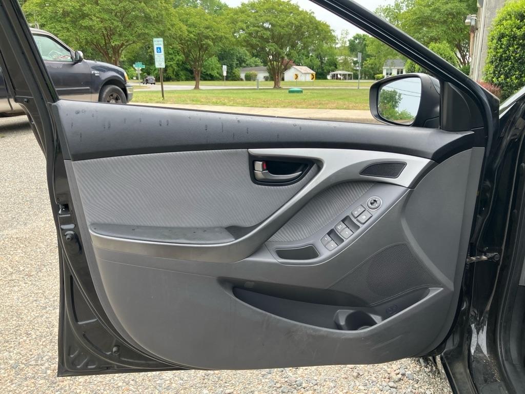 Hyundai Elantra GLS M/T 2013