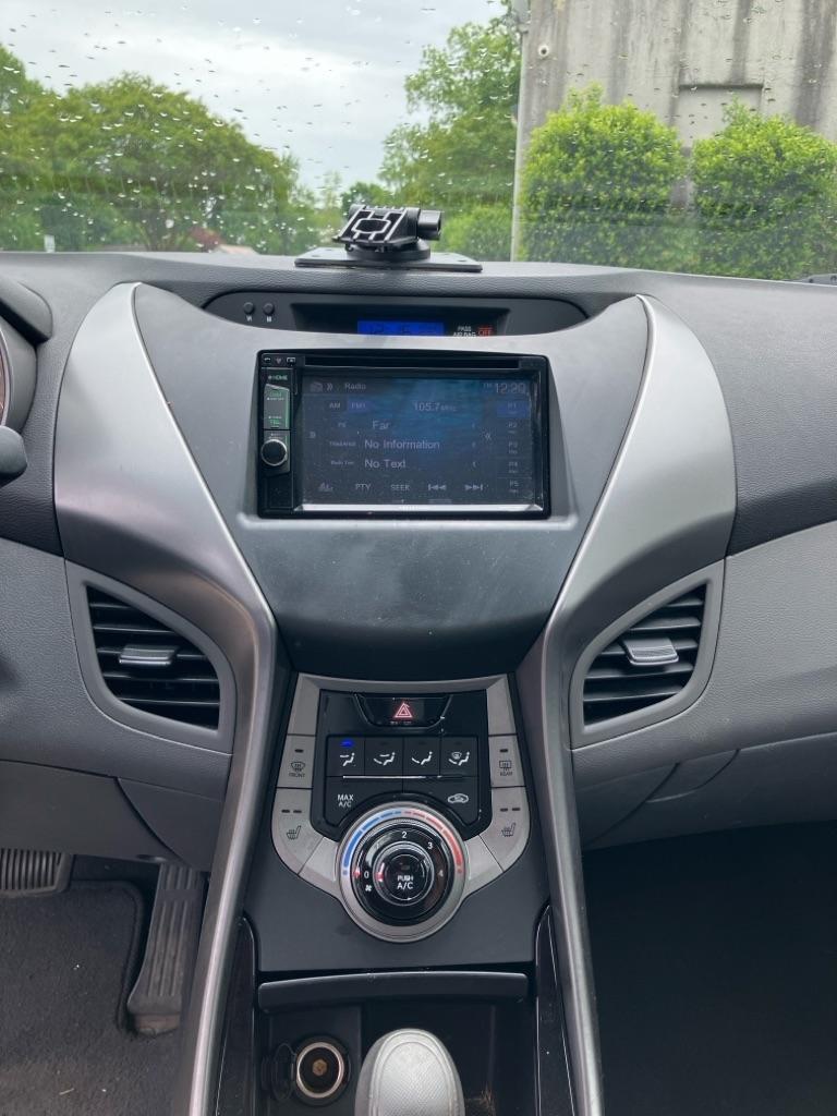 Hyundai Elantra GLS M/T 2013