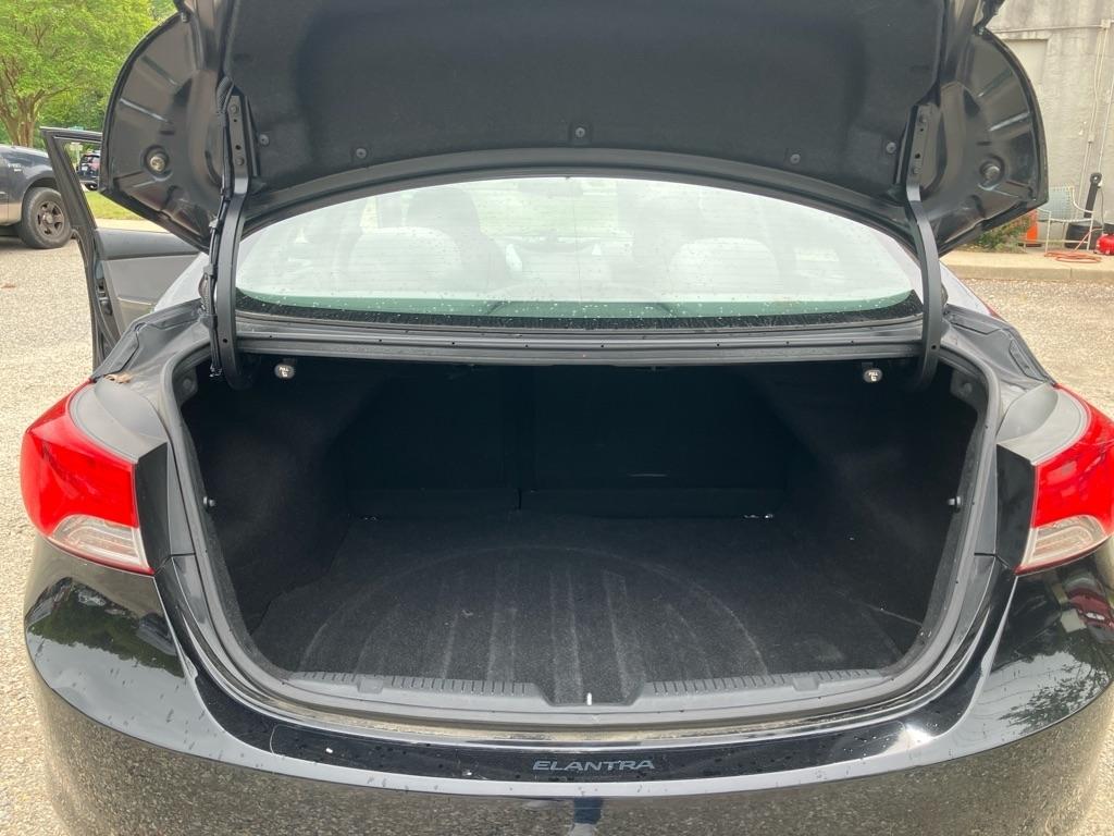 Hyundai Elantra GLS M/T 2013