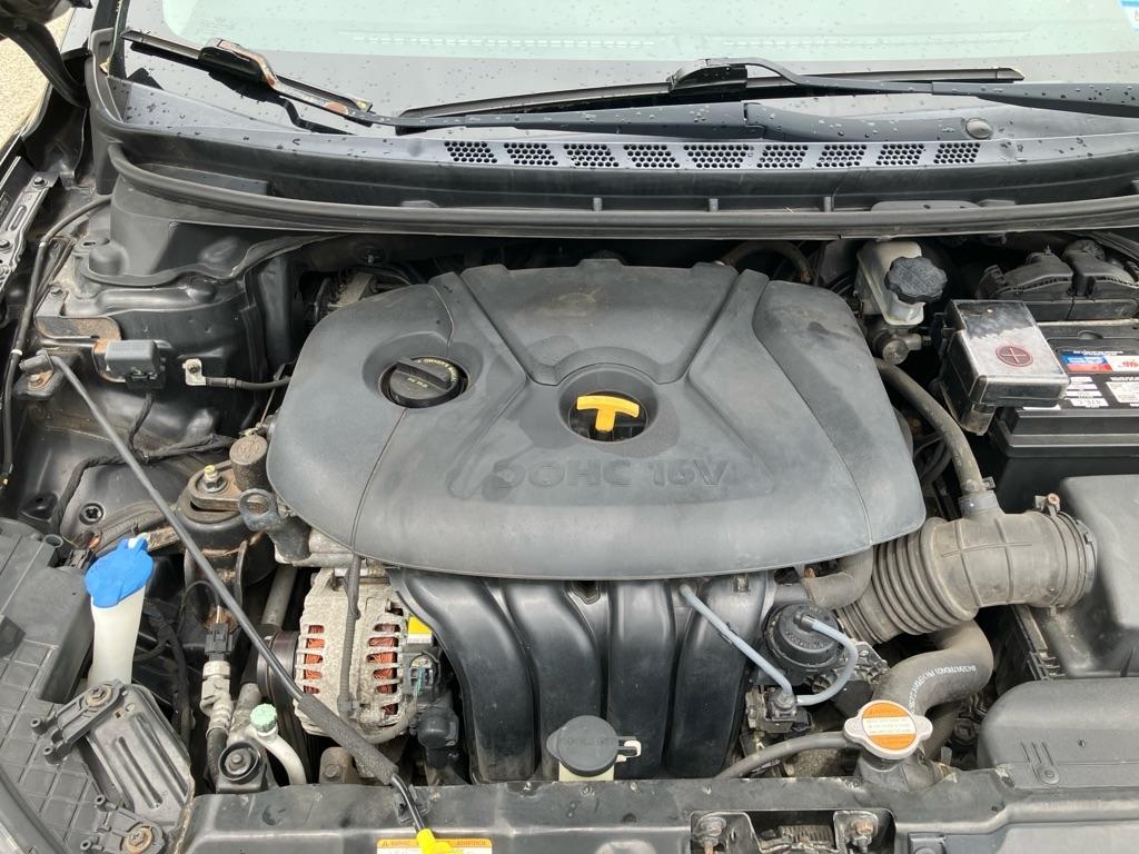 Hyundai Elantra GLS M/T 2013