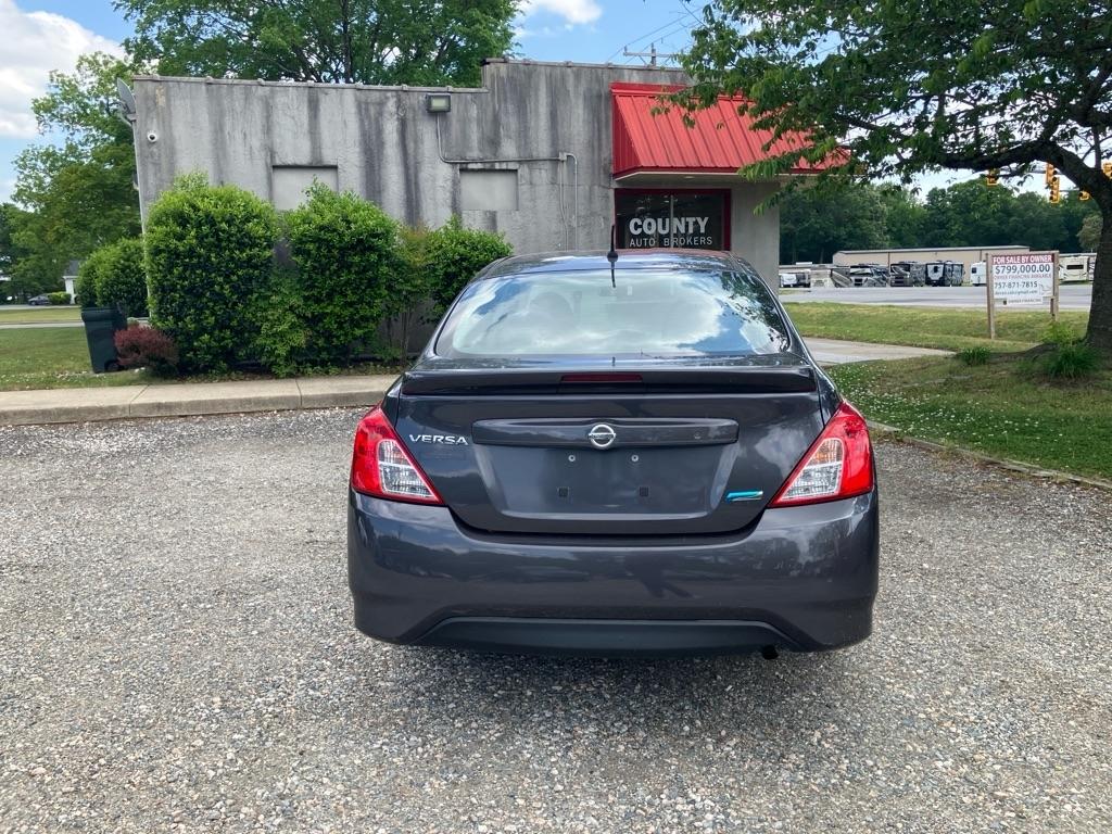 Nissan Versa 1.6 S 5M 2015