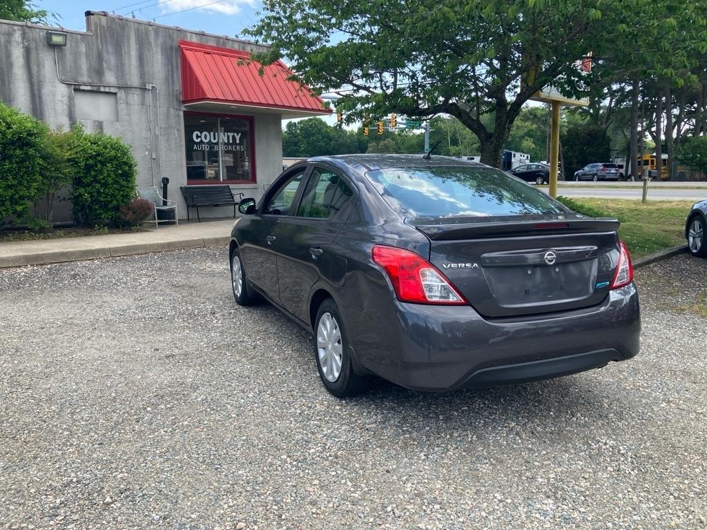 Nissan Versa 1.6 S 5M 2015
