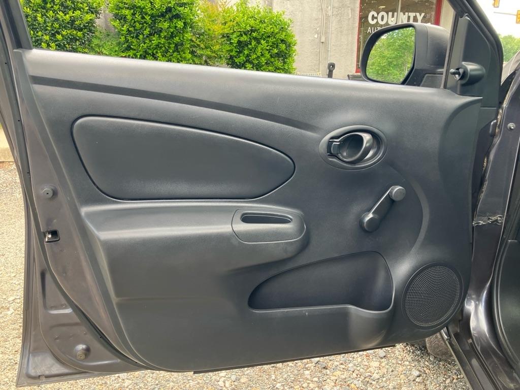Nissan Versa 1.6 S 5M 2015