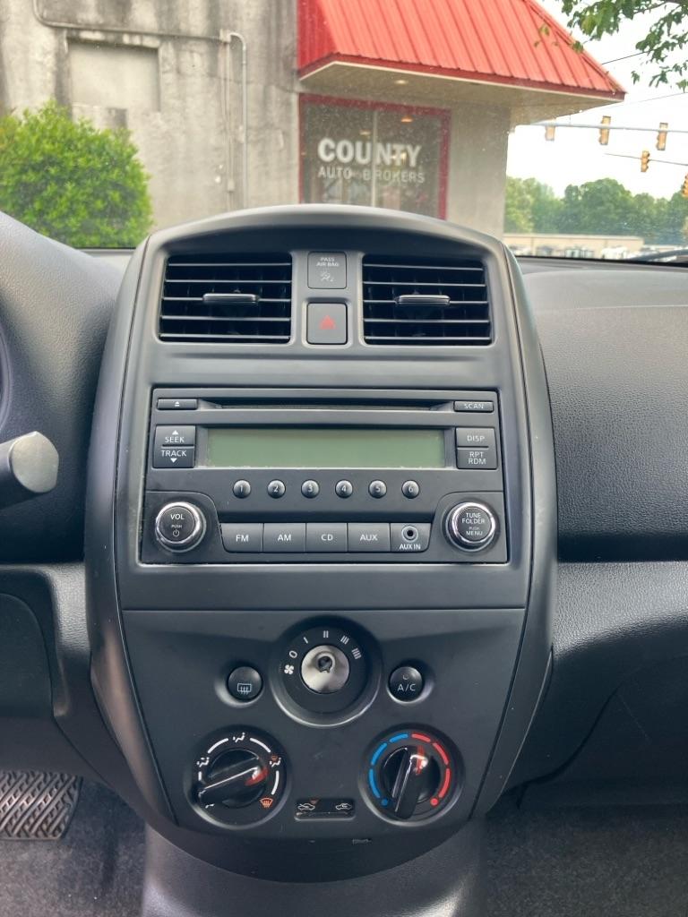 Nissan Versa 1.6 S 5M 2015