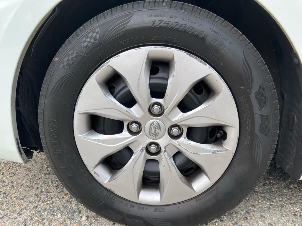 Hyundai Accent GLS 4-Door 6A 2015