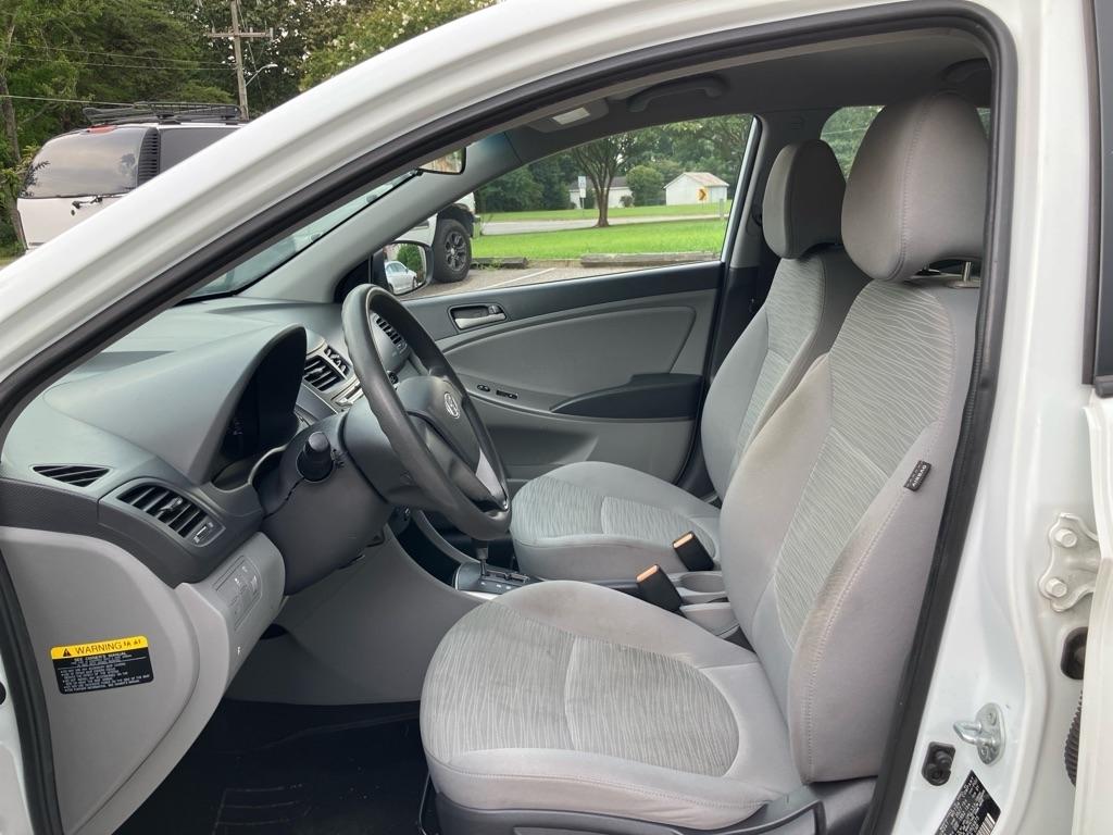 Hyundai Accent GLS 4-Door 6A 2015