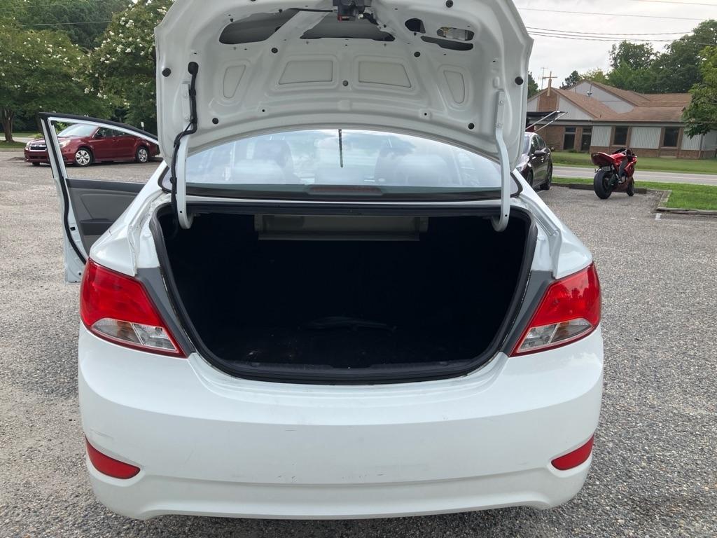 Hyundai Accent GLS 4-Door 6A 2015