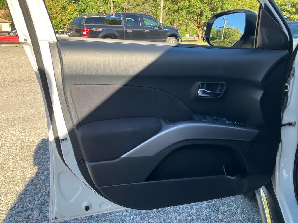 Mitsubishi Outlander SE AWD 2012