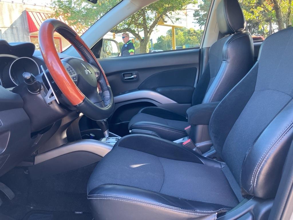 Mitsubishi Outlander SE AWD 2012