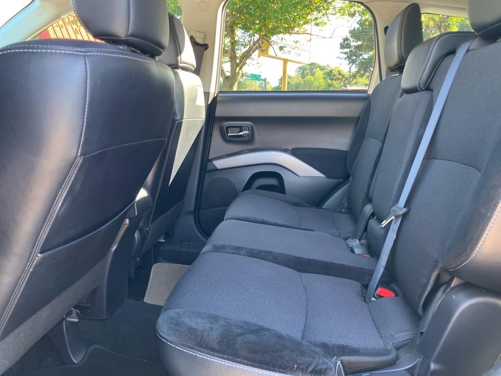 Mitsubishi Outlander SE AWD 2012
