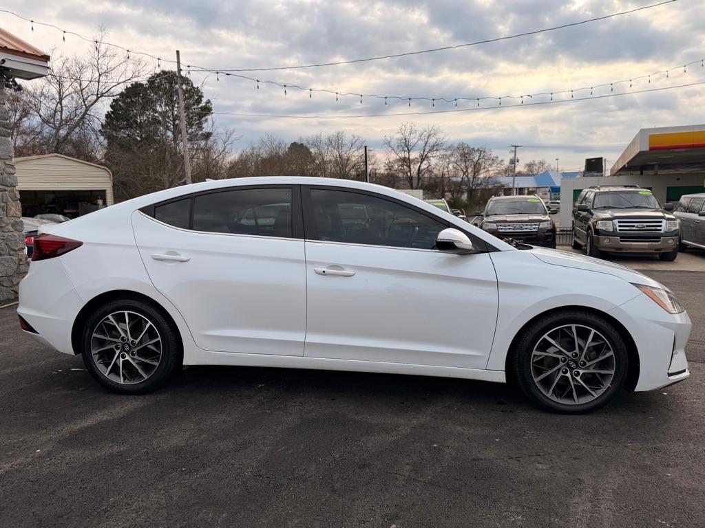 Hyundai Elantra  2020