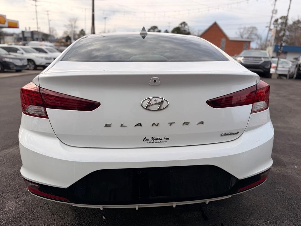 Hyundai Elantra  2020