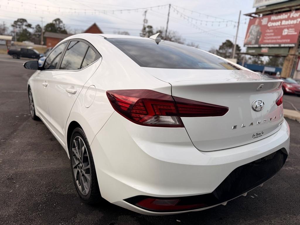Hyundai Elantra  2020