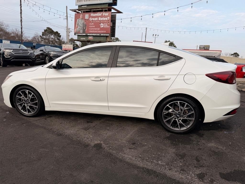 Hyundai Elantra  2020