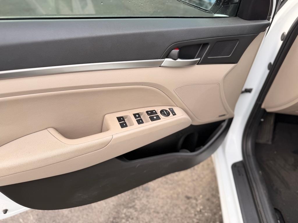 Hyundai Elantra  2020