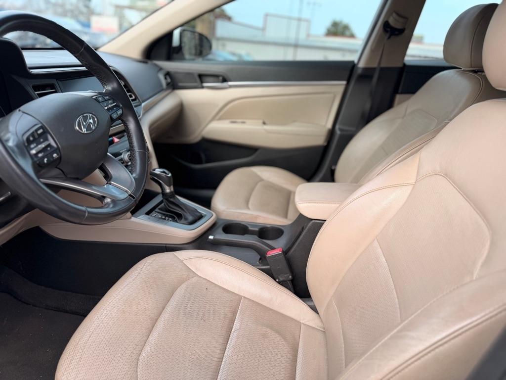 Hyundai Elantra  2020