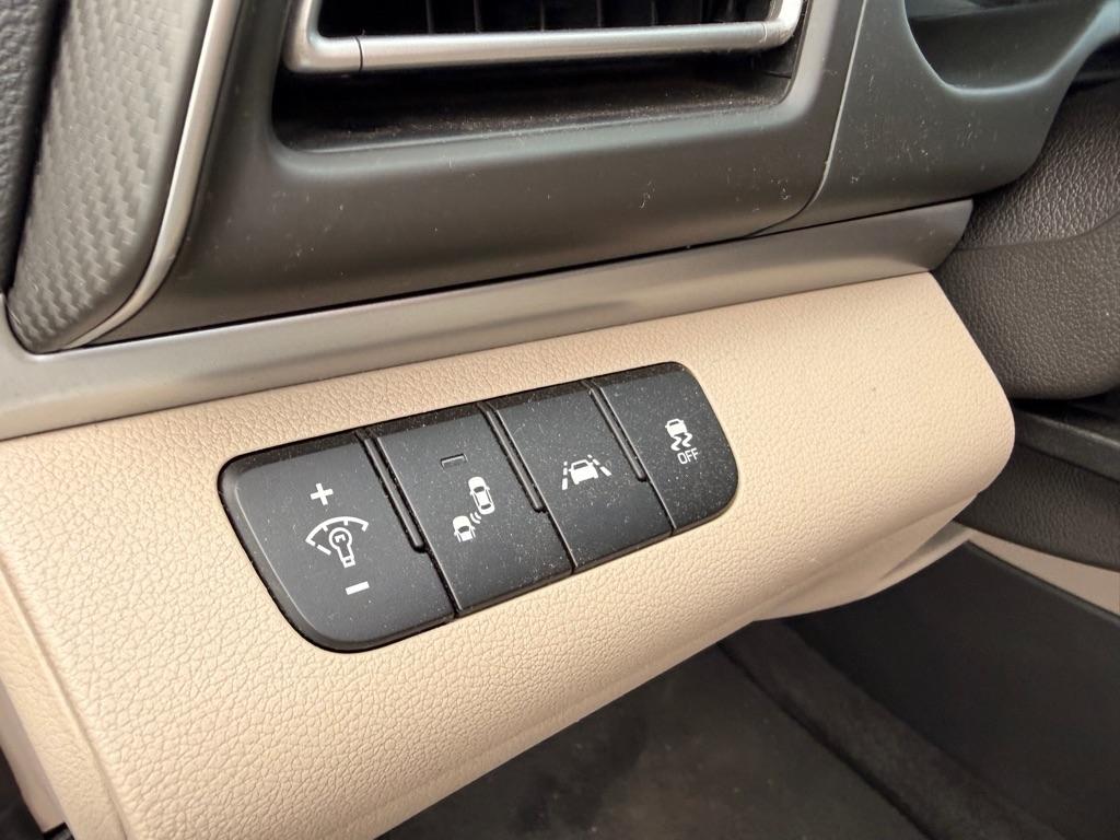 Hyundai Elantra  2020