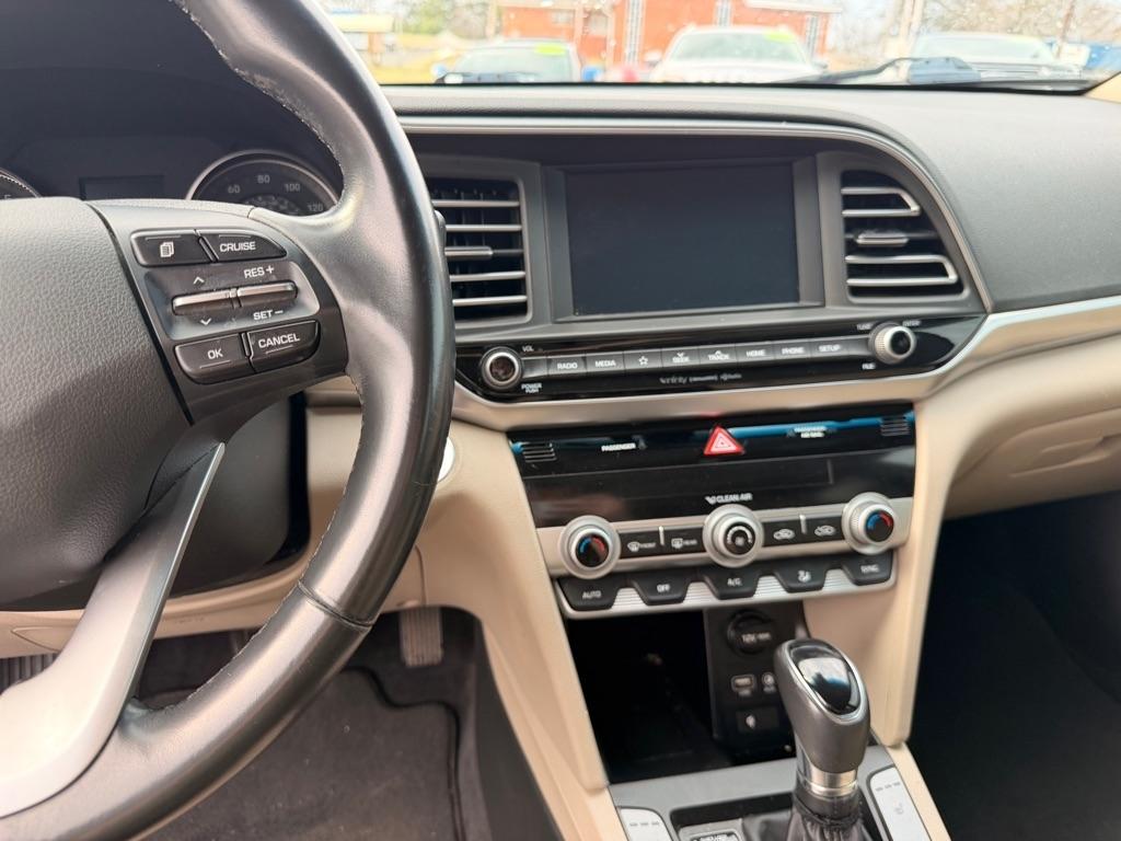 Hyundai Elantra  2020